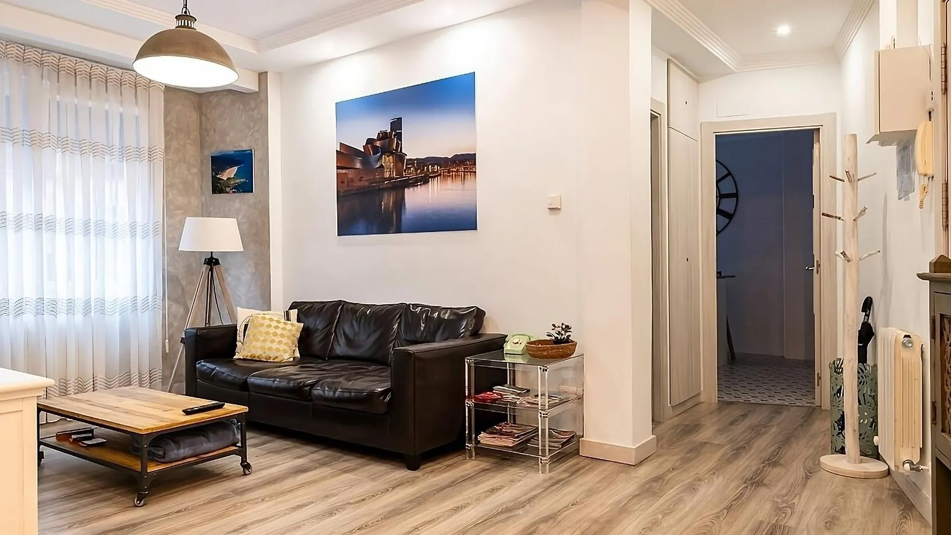 Amplio, Luminoso Y Moderno Cerca Del Casco Viejo Appartement Bilbao Spanje